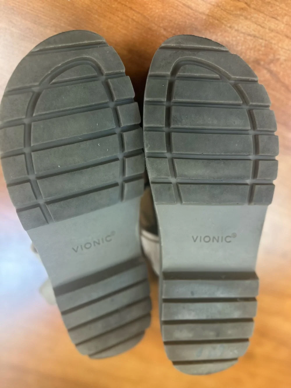 Vionic Torrance Platform Sandal Lug Comfort Cushion Taupe Suede Women’s Sz 9.5